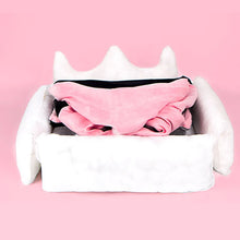 Load image into Gallery viewer, Crown Bed - Pink